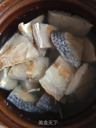 腊肉蒸鱼干的做法步骤：1