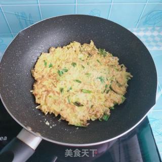 包菜蒜苗鸡蛋饼的做法步骤：8