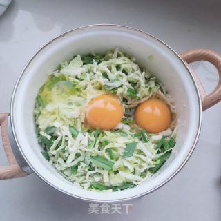 包菜蒜苗鸡蛋饼的做法步骤：5