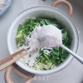 包菜蒜苗鸡蛋饼的做法步骤：4
