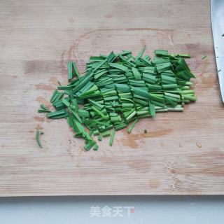 包菜蒜苗鸡蛋饼的做法步骤：3