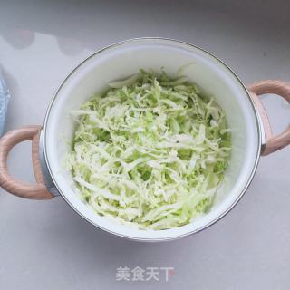 包菜蒜苗鸡蛋饼的做法步骤：2