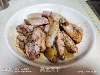 焖鸡中翅的做法步骤：1