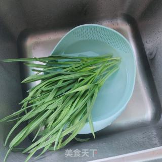 蒜苗猪肉馄饨的做法步骤：2