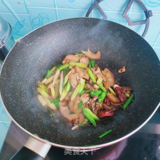 猪头肉炒蒜苗的做法步骤：7