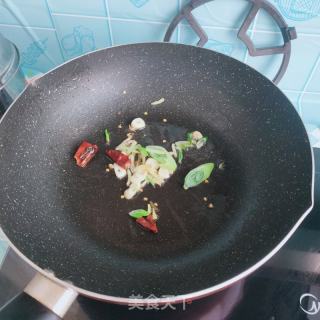 猪头肉炒蒜苗的做法步骤：3