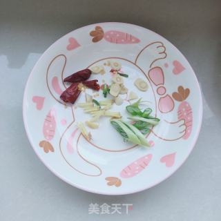 猪头肉炒蒜苗的做法步骤：2