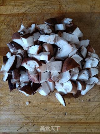 香菇鸡腿饭的做法步骤：4