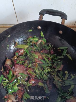 蒜苗炒腊肉的做法步骤：5