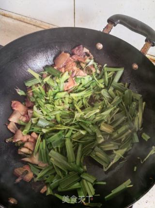 蒜苗炒腊肉的做法步骤：4