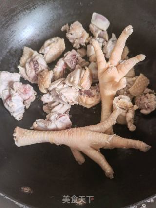 土豆烧鸡的做法步骤：2