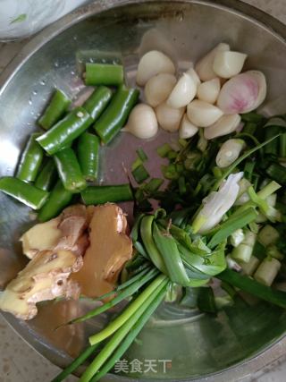土豆烧鸡的做法步骤：1