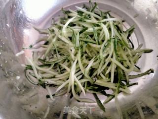 黄瓜麻酱大拉皮的做法步骤：2