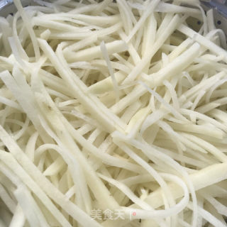 炒土豆丝的做法步骤：1