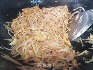 红皮萝卜炒鸡蛋的做法步骤：4