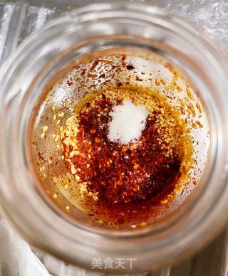 自制万用红油的做法步骤：2