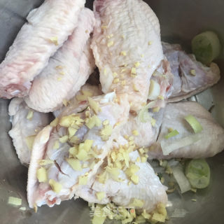 可乐鸡翅的做法步骤：2