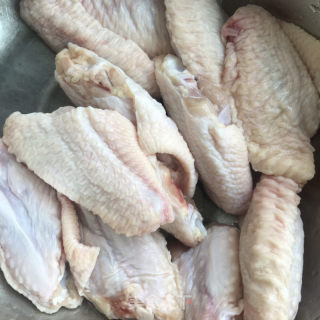 可乐鸡翅的做法步骤：1
