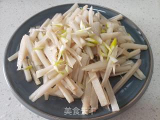 凉拌莲条的做法步骤：6