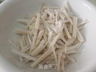 凉拌莲条的做法步骤：3