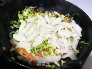 肉丝包心菜炒年糕的做法步骤：8