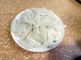 肉丝包心菜炒年糕的做法步骤：2