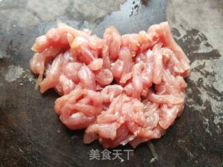 肉丝包心菜炒年糕的做法步骤：1