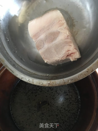 芋头扣肉的做法步骤：2