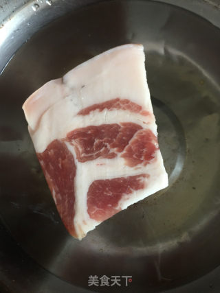 芋头扣肉的做法步骤：1