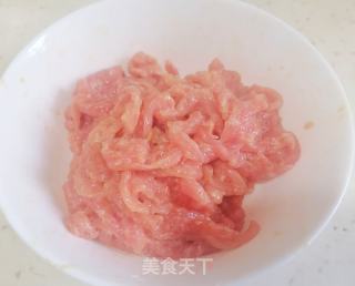就爱下饭菜‖洋葱青椒肉丝的做法步骤：2