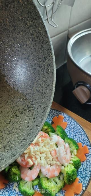 蒜香虾拌西兰花的做法步骤：12