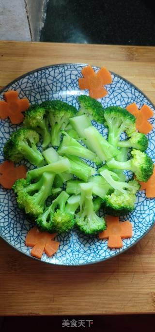 蒜香虾拌西兰花的做法步骤：6