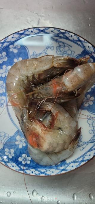 蒜香虾拌西兰花的做法步骤：2
