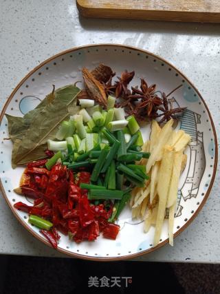 小鱼炖粉丝的做法步骤：2