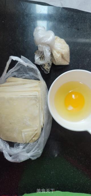 炸云吞皮的做法步骤：1