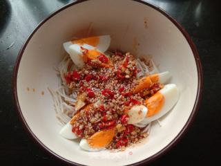 金针菇拌鸡蛋的做法步骤：6