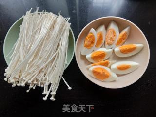 金针菇拌鸡蛋的做法步骤：1