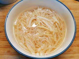 酸辣开胃，低脂美食～凉拌牛百叶的做法步骤：1