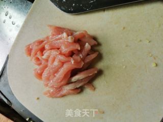 肉丝拉皮的做法步骤：4
