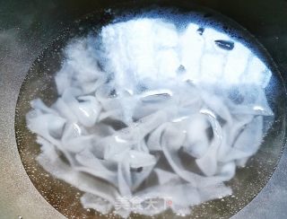 肉丝拉皮的做法步骤：1