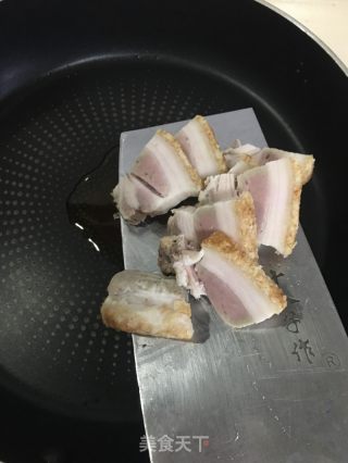 烧肉炒芹菜的做法步骤：4