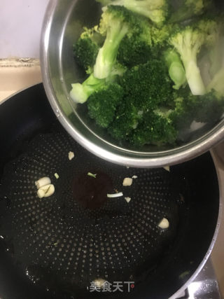 酒香西兰花的做法步骤：5