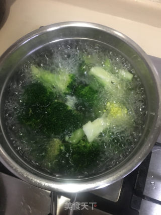 酒香西兰花的做法步骤：3