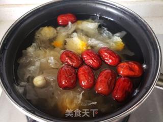 银耳红枣莲籽汤的做法步骤：5