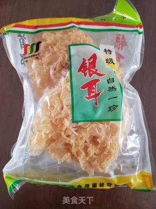 银耳红枣莲籽汤的做法步骤：1