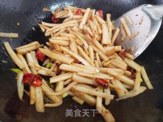 糖醋莲条的做法步骤：4