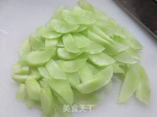 干贝烧虾仁炒莴笋的做法步骤：3