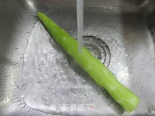 干贝烧虾仁炒莴笋的做法步骤：2