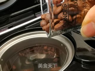 冰墩墩拿铁咖啡的做法步骤：2