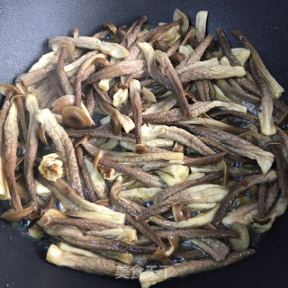 肉末炒鹿茸菇的做法步骤：4